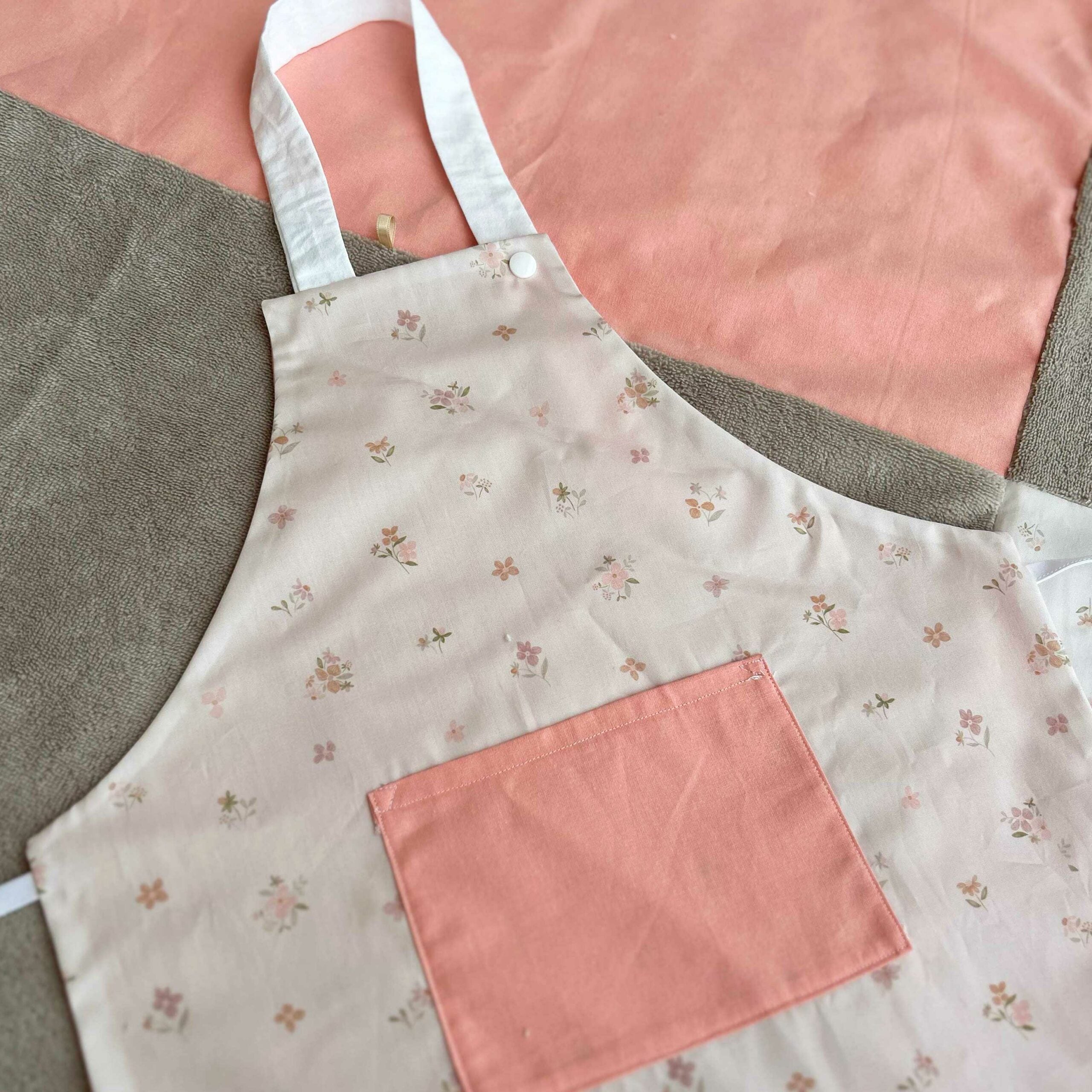 Tablier de cuisine – Fleurs/pêche