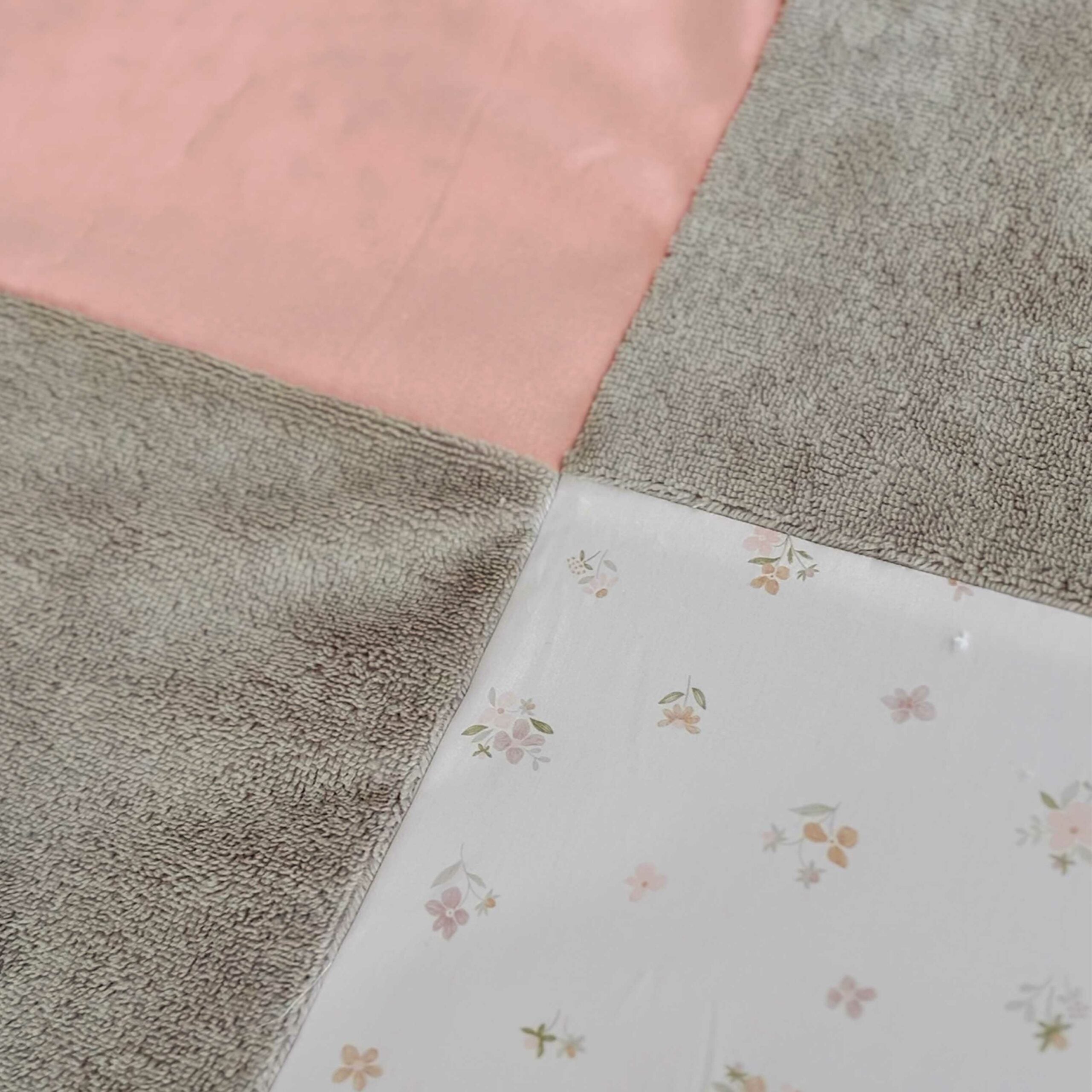 Tapis d’éveil nomade et évolutif – Fleurs/pêche