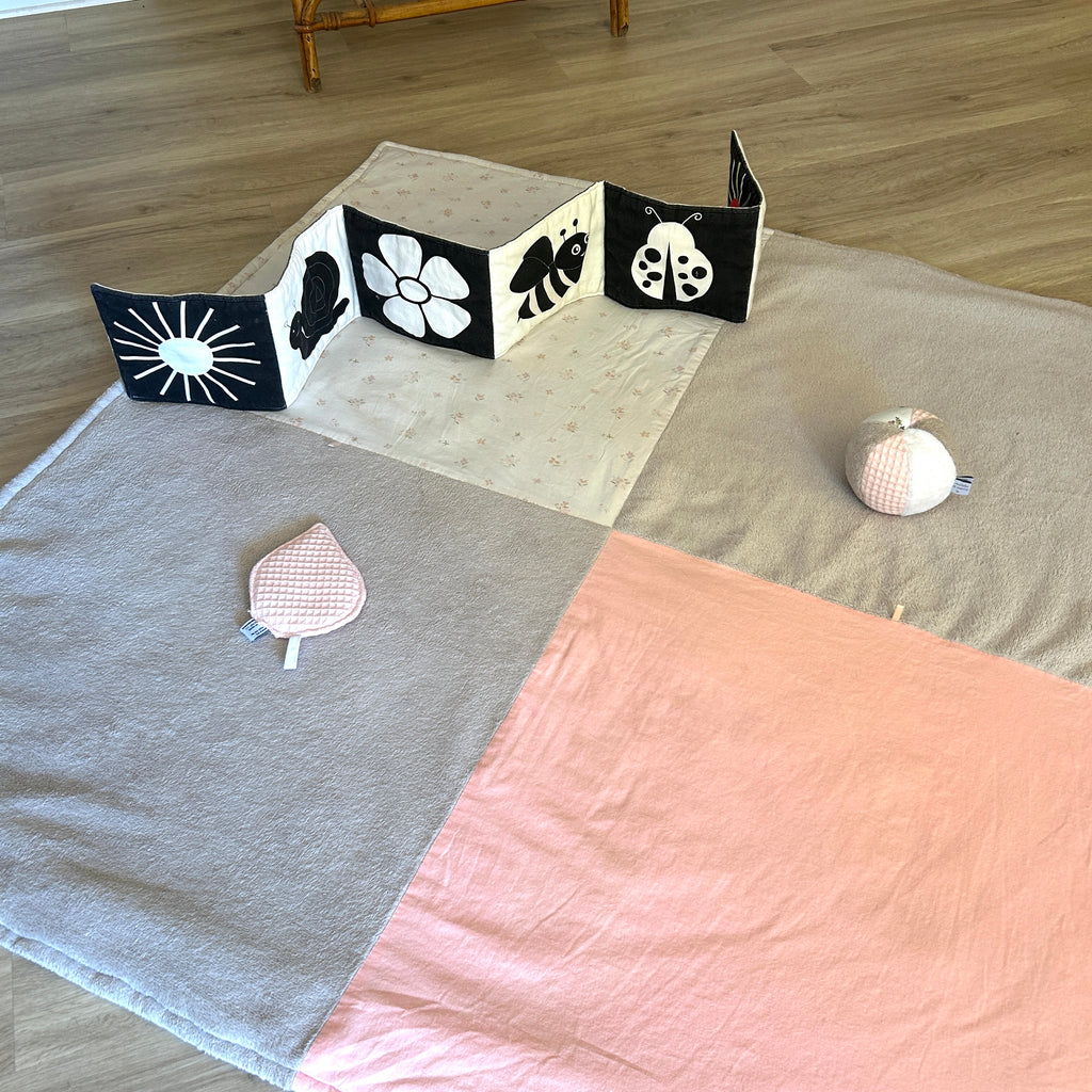 Tapis d’éveil nomade et évolutif – Fleurs/pêche