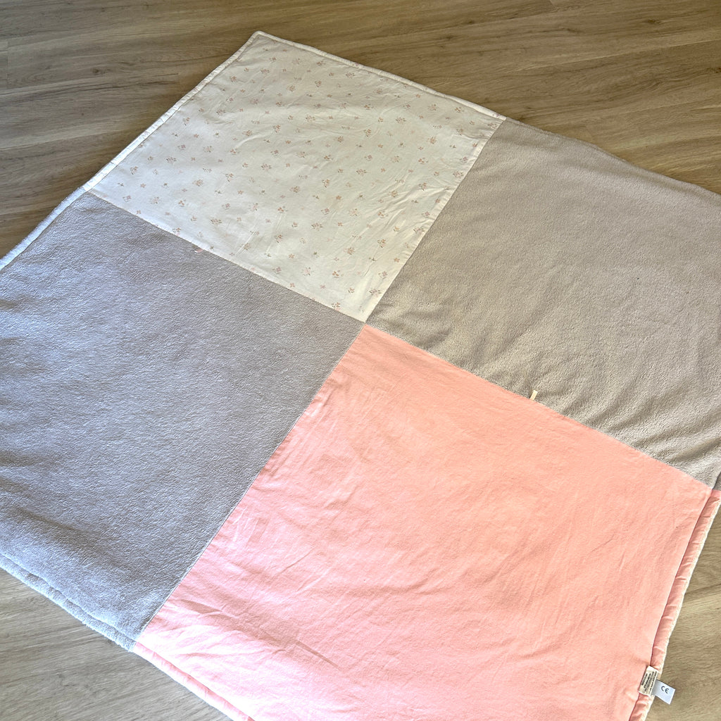 Tapis d’éveil nomade et évolutif – Fleurs/pêche