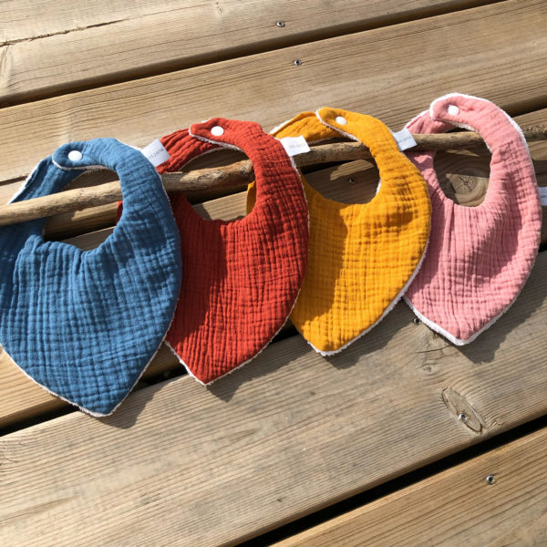 bavoirs-bandana-cadeau-naissance-couleurs-double-gaze