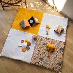 tapis-eveil-nomade-fait-main-evolutif-savane