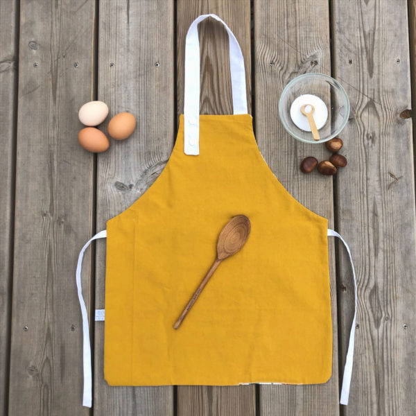 enfant-tablier-cuisine-moutarde
