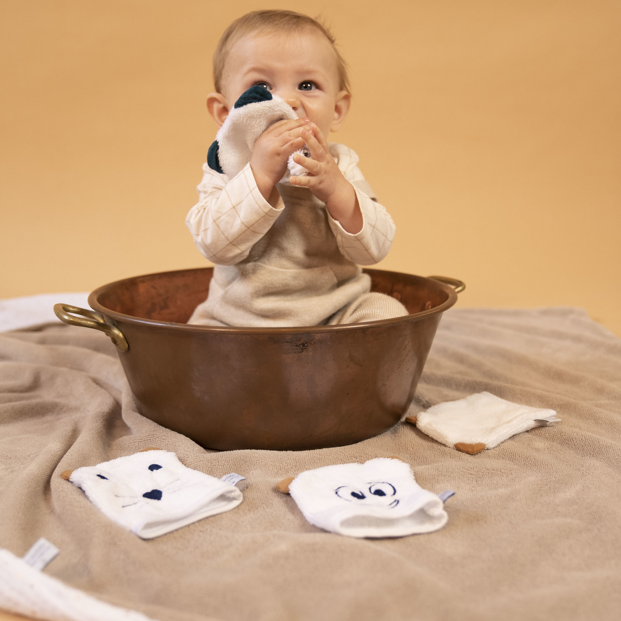 Coffret cape de bain bébé + 2 gants d'apprentissage animaux - JADE - LA  NATURE DES PETITS